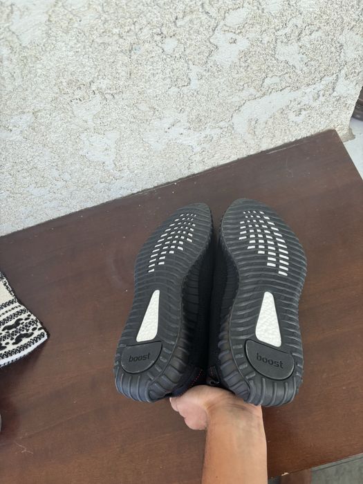 Adidas Yeezy 350 V2 Bred