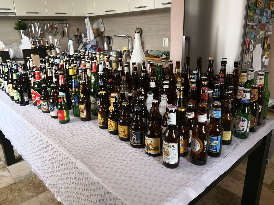 Колекция от 200 бирени бутилки