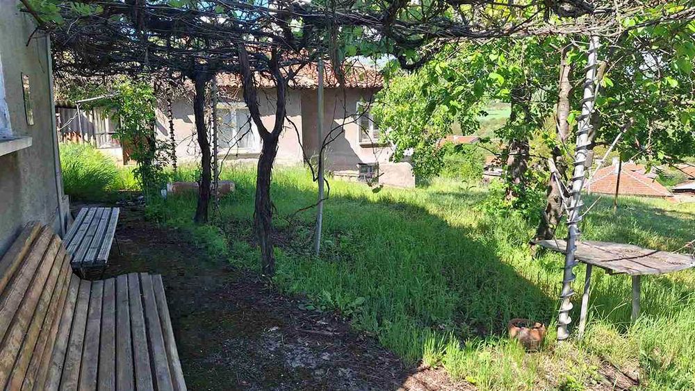 Два парцела с две къщи в село Чеканчево област София