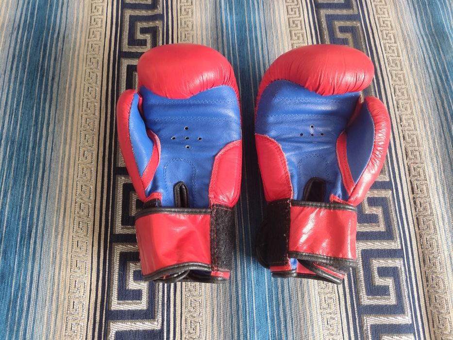 Боксерские перчатки в идеальном состоянии
