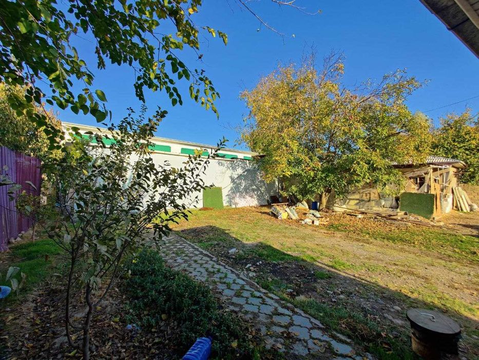 Продается склад и земельный участок 8 соток нежилой. Вдоль дороги-50м.