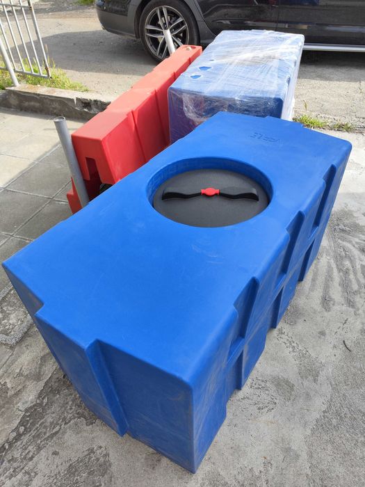 Резервоари/бидони/цистерни с плътен капак за каравани, кемпери, лодки.