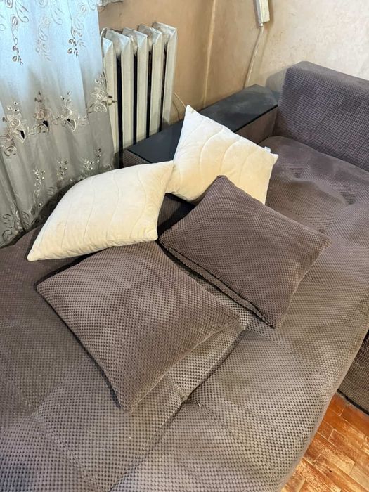 Кафяв неразтегателен ъглов диван