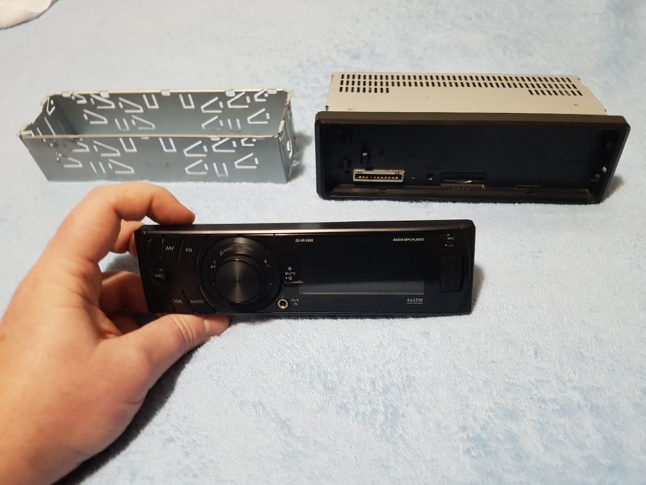 Vând casetofon auto, model: DX-AR-6888, Bluetooth, Radio Mp3 Player