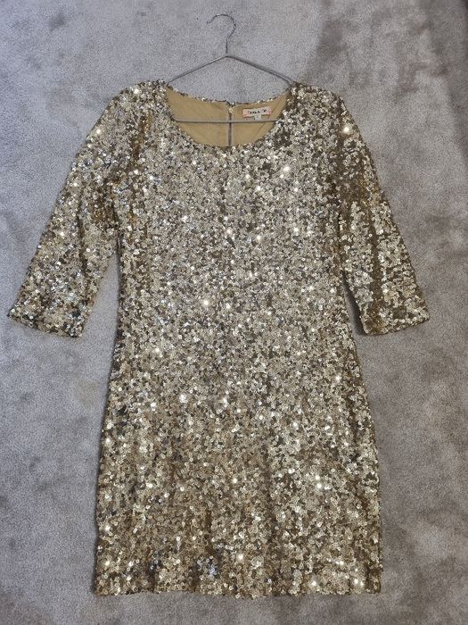 Празнични рокли с пайети