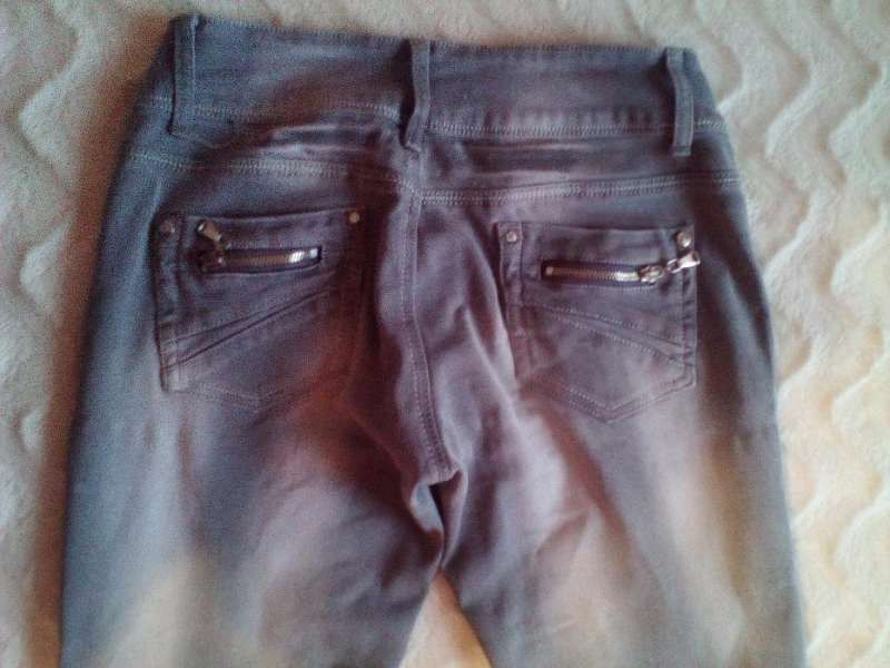 Светлосиви еластични дънки с ниска талия