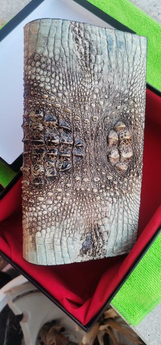 Портмоне от естествена крокодилска кожа