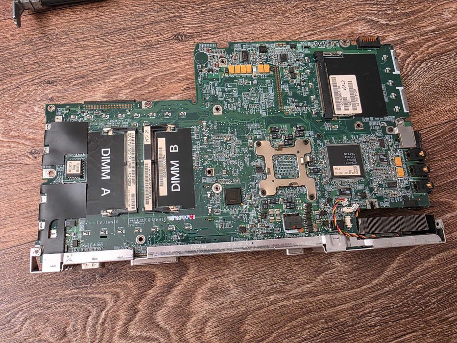 Монитор и материнская плата DELL Inspiron 2500