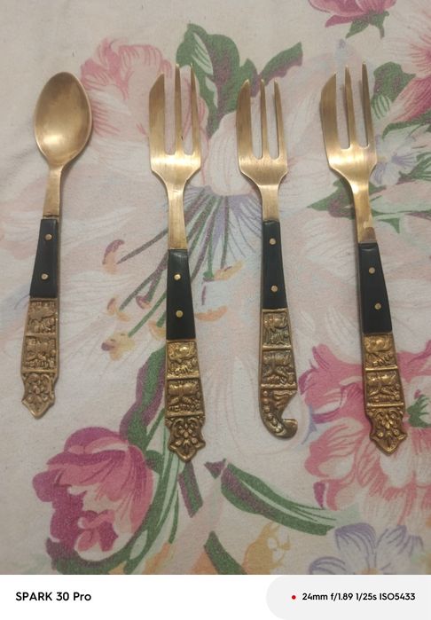 Латунные вилки и ложка