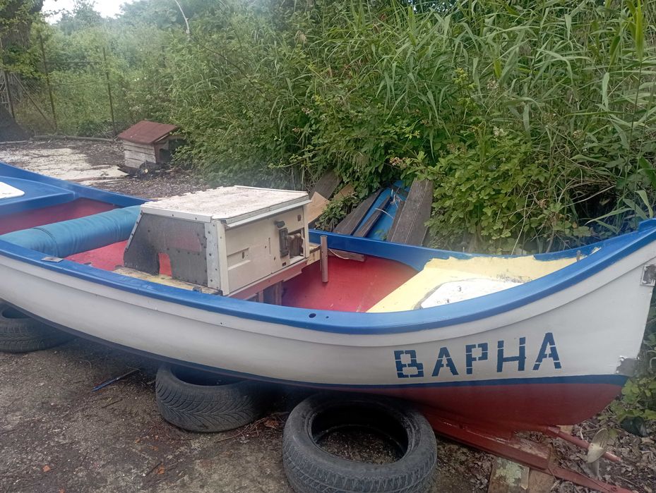 Лодка  рибарска пластмасова