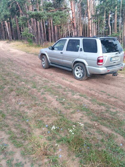 Продава се Nissan pathfinder