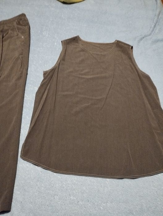 Vând costum din trei piese mărimea 48