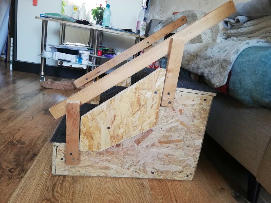 Scara lemn cu balustrada pentru animale de companie