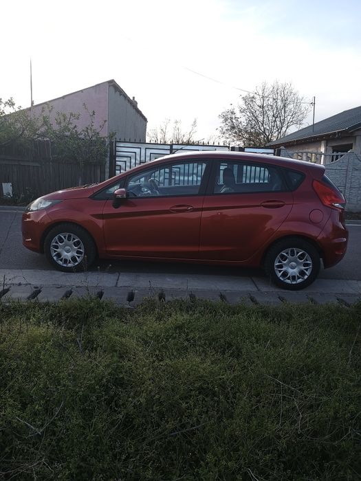Vând Ford fiesta