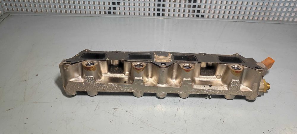 Rampa injectie Volkswagen VW golf 6 variant cod motor CAXA