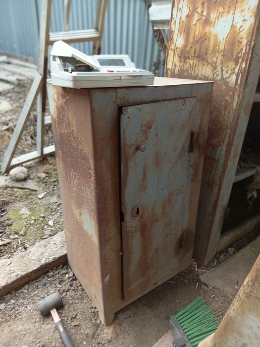 Сейф металический