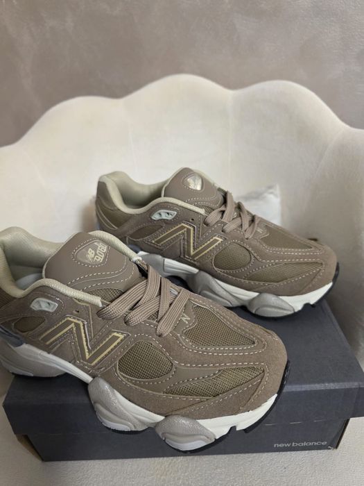 Adidasi new balance 9060