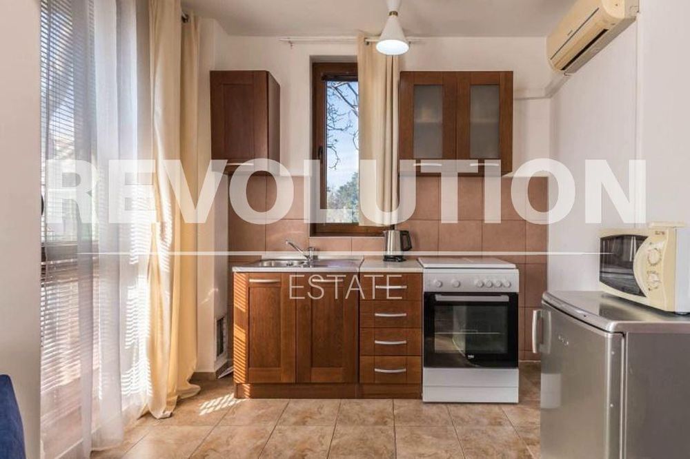 Дава се под наем Двустаен апартамент в к.к. Св.Св. Константин и Елена - 68 кв.м за 500 € - Снимка #2