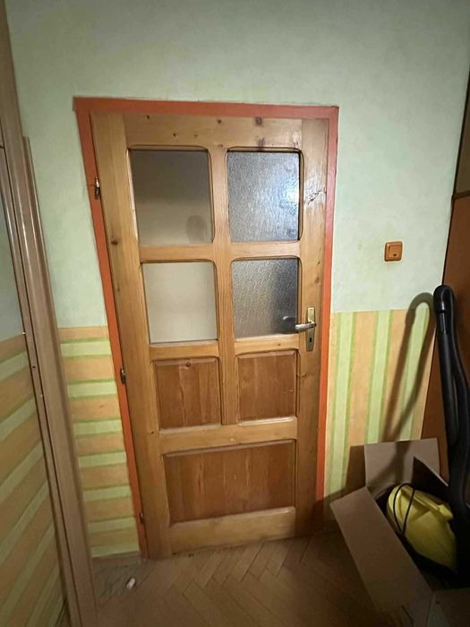 Масивни дървени интериорни врати (със и без стъкло)