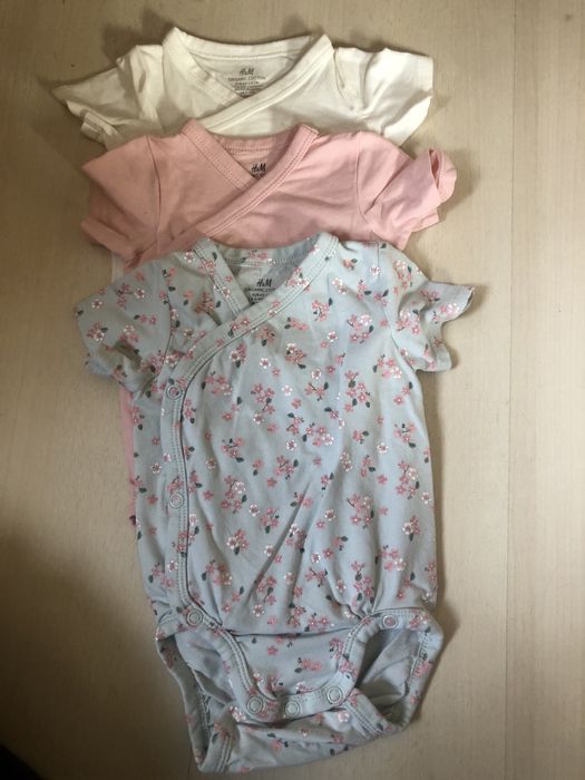 Hainute H&M 62. Bodyuri maneca/scurta, pantaloni, dresuri, caciuli