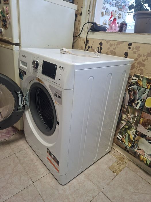 Пералня Whirlpool 11 кг. В удължена гаранция още 4 години.