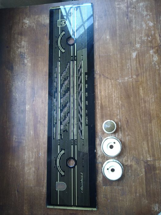 Стъклена скала за лампово радио Мелодия 2 с копчета