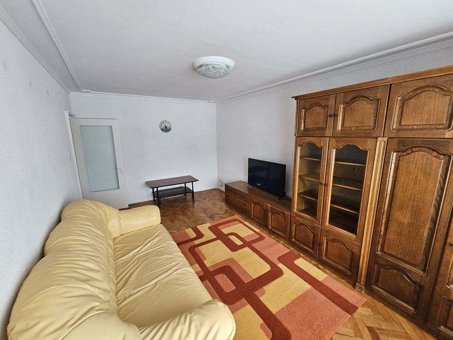 Vand apartament etaj 1 zona Progresu