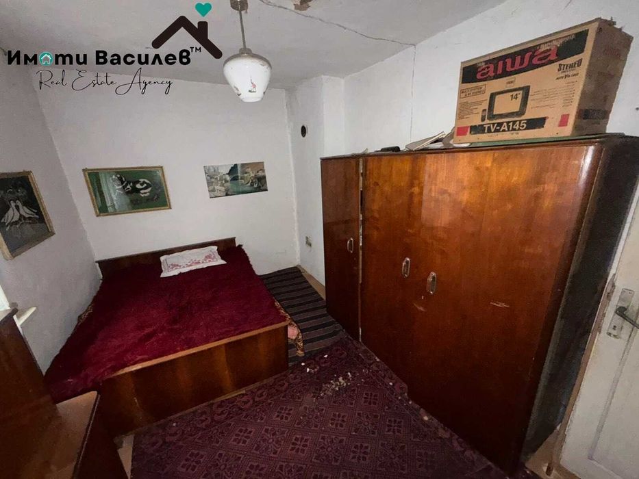 Продава КЪЩА област София, с. Извор