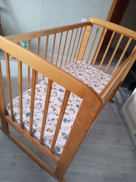 Продам детскую кроватку
