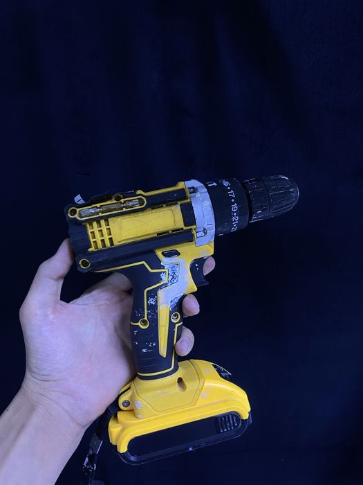 Шруповерт Dewalt