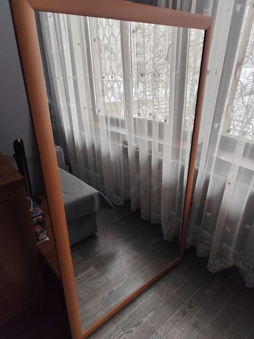 Зеркало размером 150"90