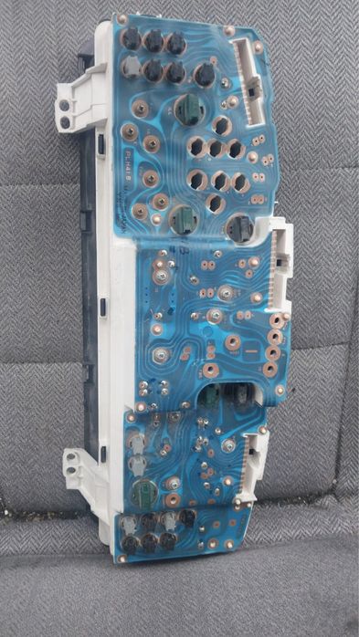 Продается Шиток прибор от Мазды