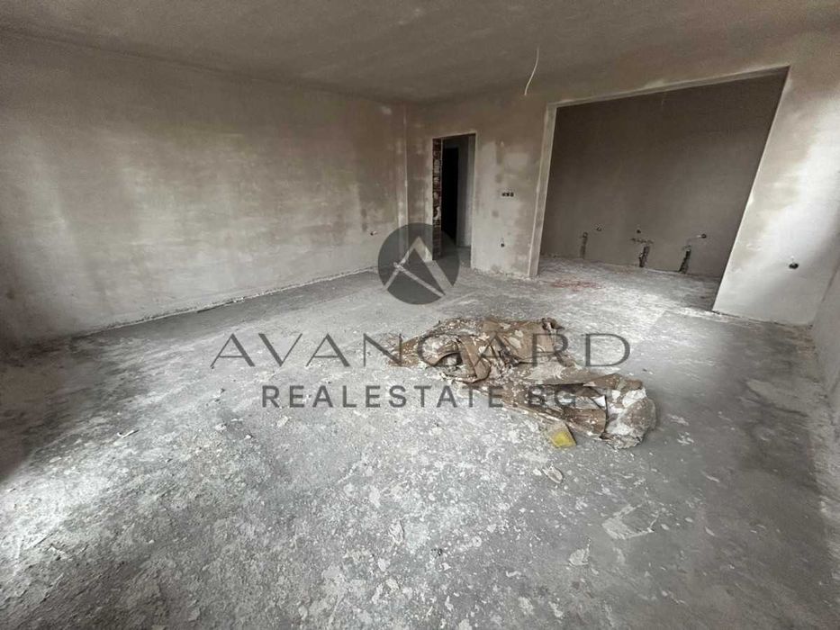 Продава се Четиристаен апартамент в Пловдив, Остромила - 175 кв.м за 1000 €/кв.м - Снимка #1