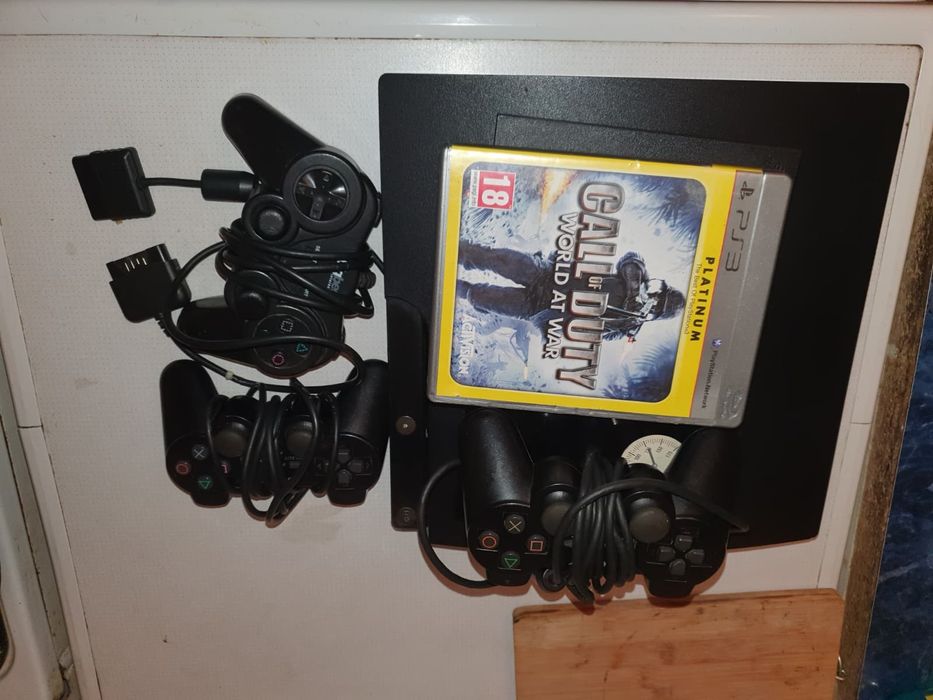 PS3 + PS2 + 3 manete + joc Call of Duty – pachet complet
Preț: 550 lei