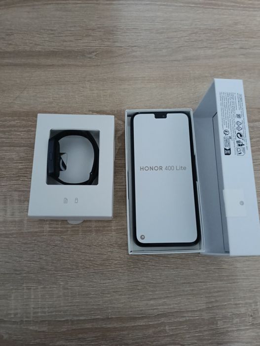 Vând telefon Honor 400 Lite și smartwatch Huawei noi.