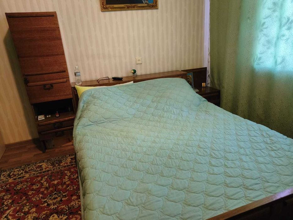 Продается спальный гарнитур + телевизор