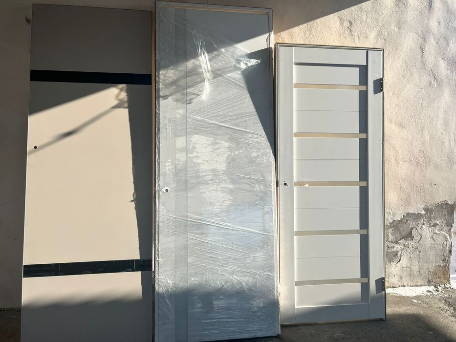 Двери новые с витрины по одной