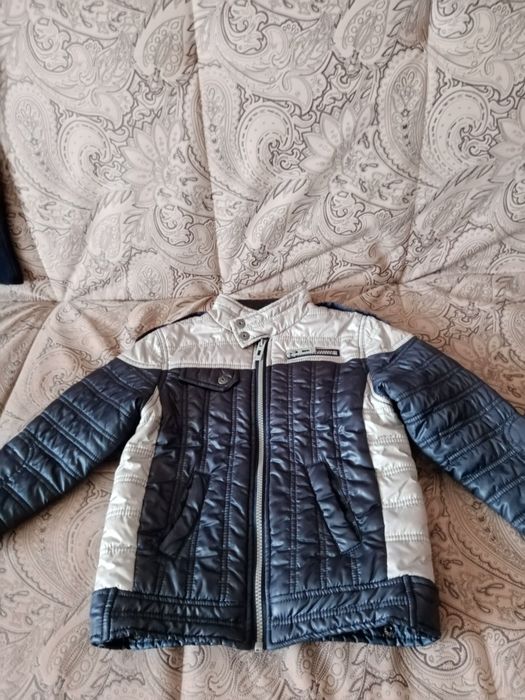Куртка 4-5 лет осень весна.