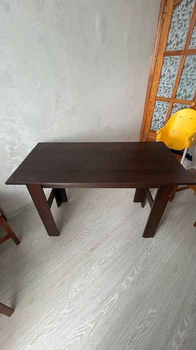 Продам кухонный стол со стульями