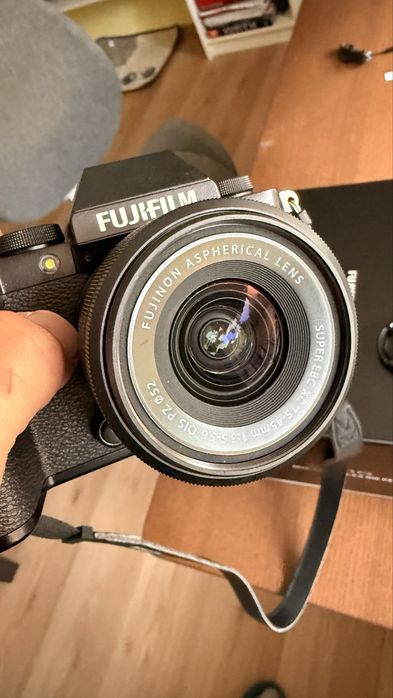 Fujifilm X-S10 с обектив XC 15-45mm