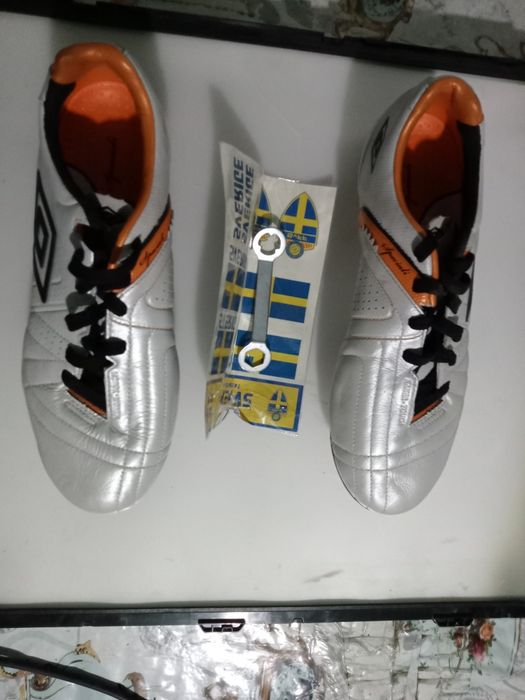 Футбольные бутсы Umbro Speciali