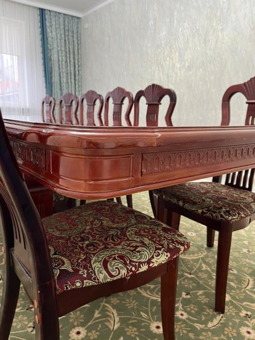 Продам гостевой стол со стульями.