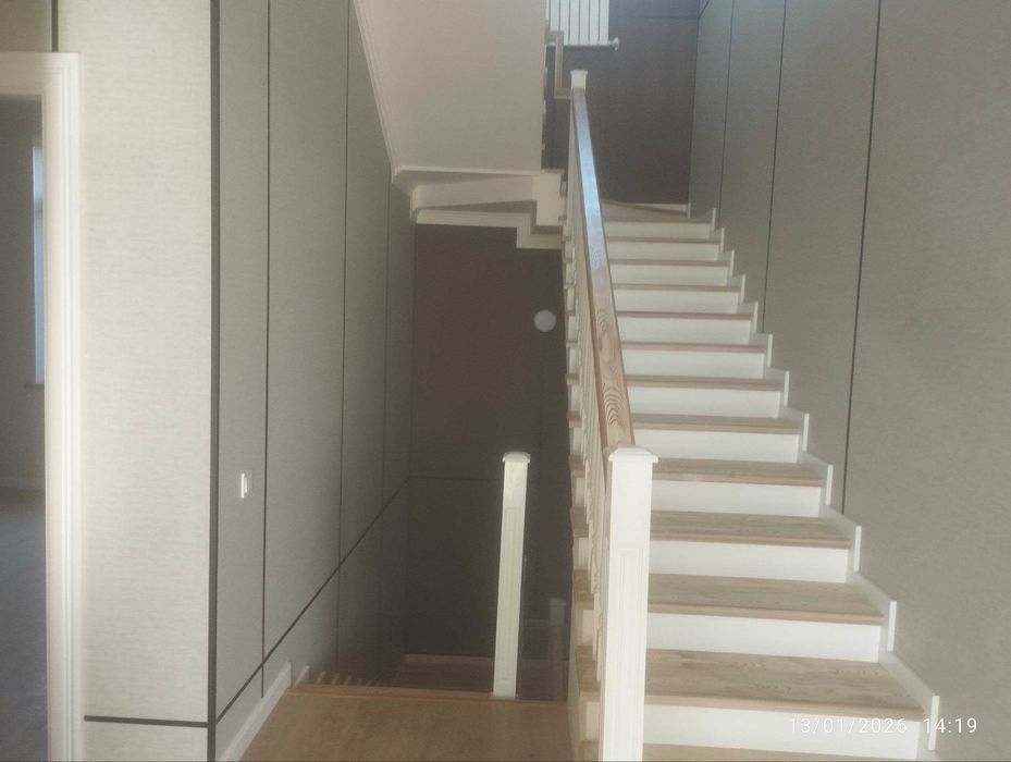 Янгийўл шаҳар Ўткир акани маҳалласида коттедж сотилади