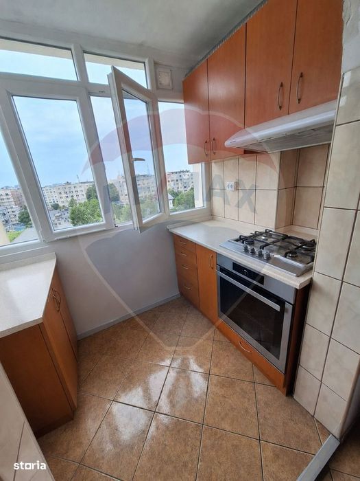Apartament cu 3 camere de vânzare în zona Aparatorii Patriei