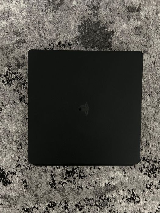 PlayStation 4 slim 1 TB