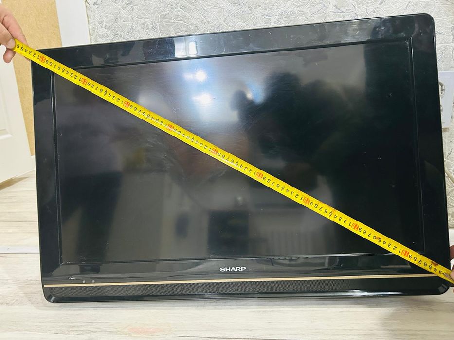 Телевизор Sharp в хорошем состоянии
