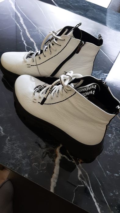 Продам ботинки новые