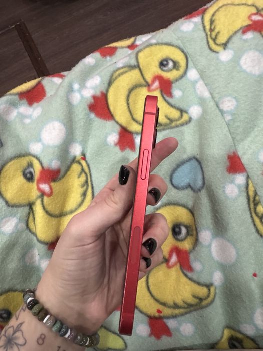 Айфон 12 красный