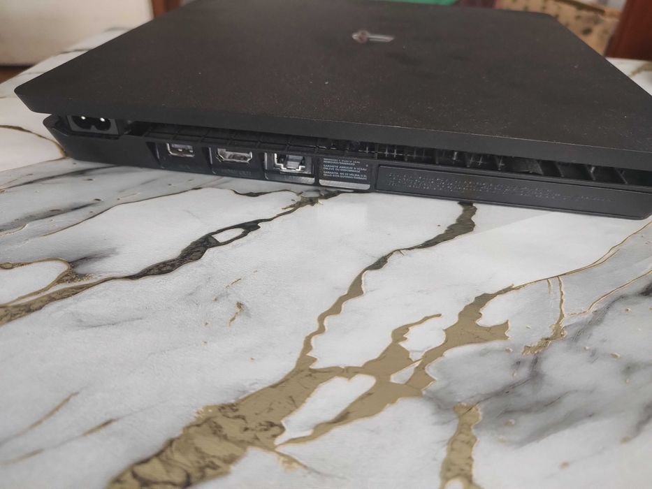 Playstation 4 slim