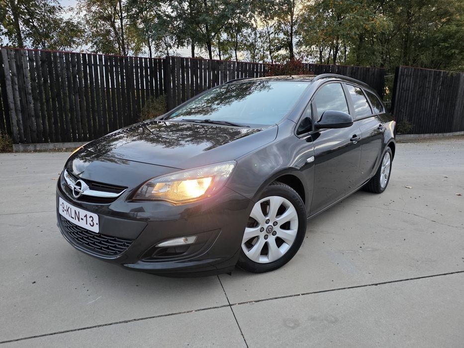 Opel Astra J  Sport Tourer - Impecabilă